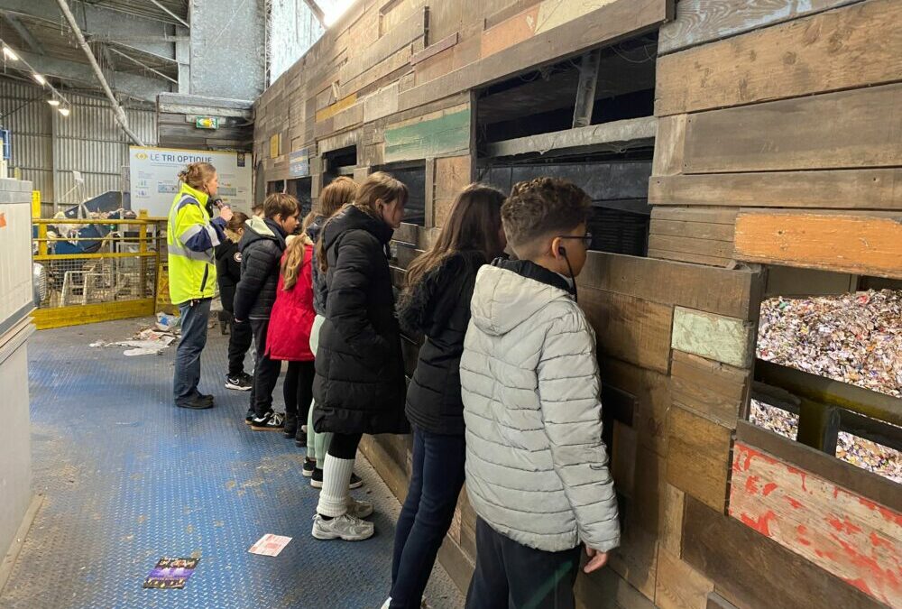 Visite du centre de tri des déchets plastiques